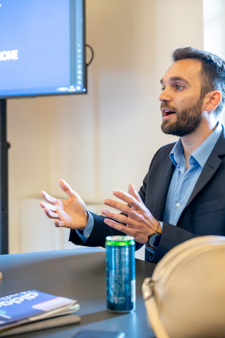 Federico Cuculachi durante un seminario